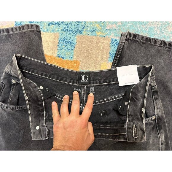 BDG W Black Rip Boyfriend Midrise Relax Fit Jean 31W 32L - Picture 6 of 12